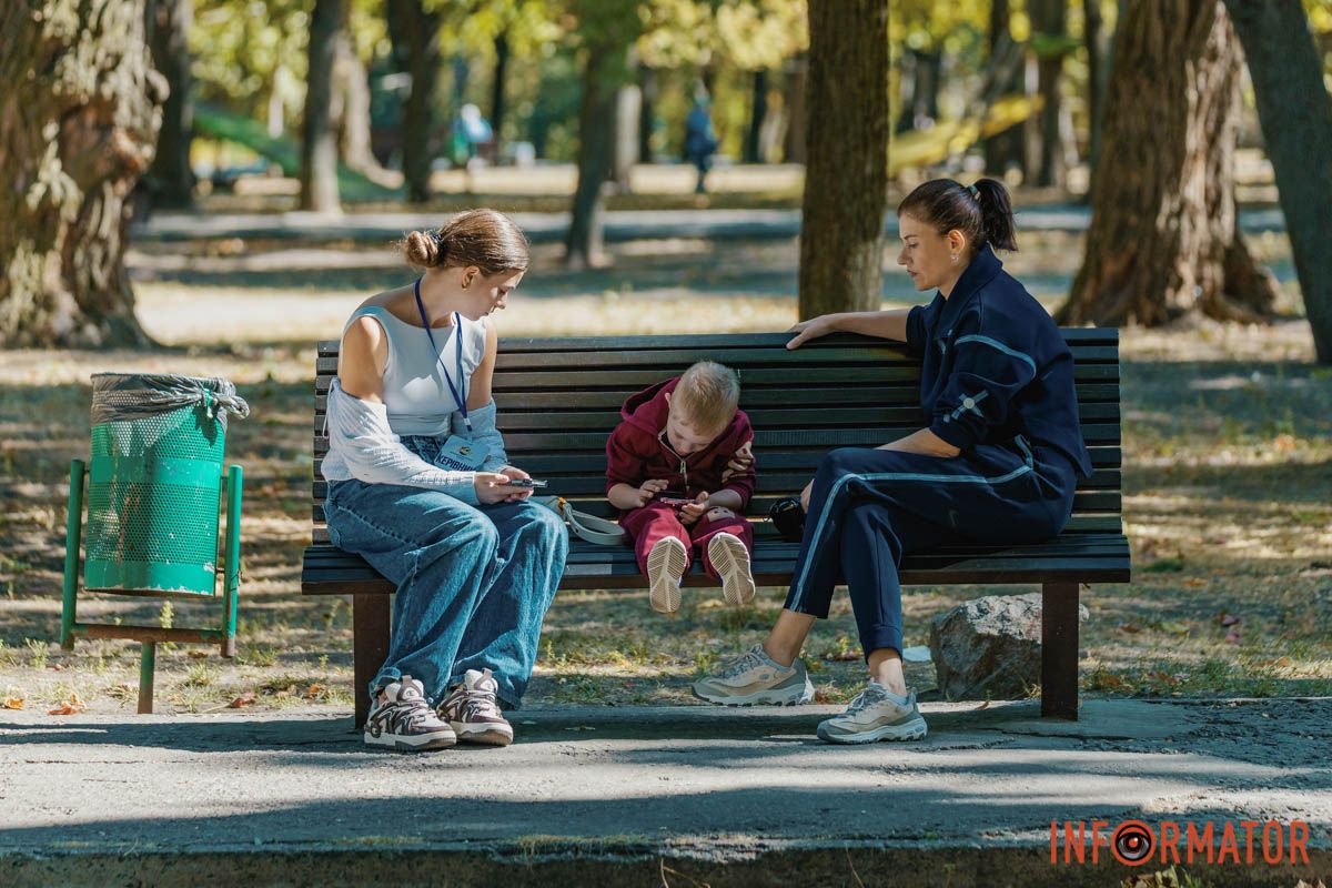 Улыбки, объятия и игры: как жители Днепра проводят День города – истории в фото 42