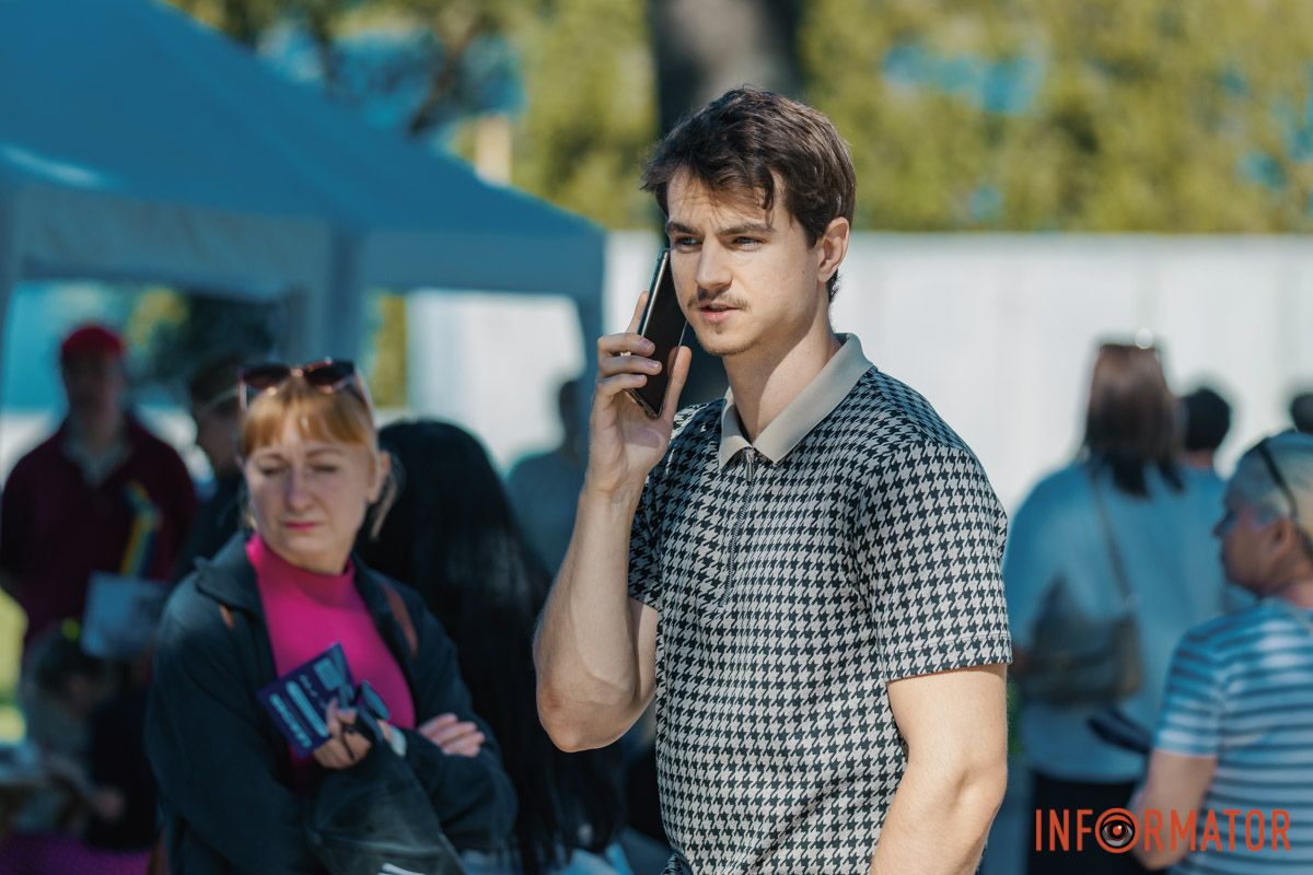 Улыбки, объятия и игры: как жители Днепра проводят День города – истории в фото 48