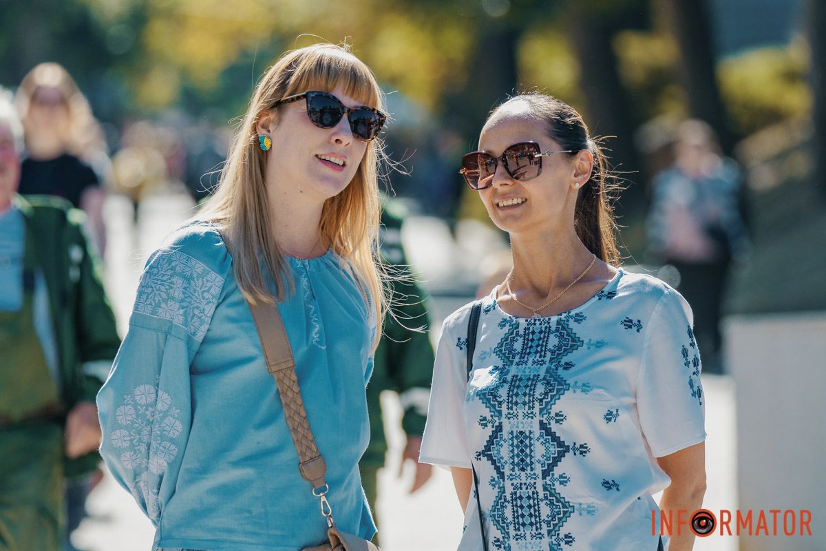 Улыбки, объятия и игры: как жители Днепра проводят День города – истории в фото 26