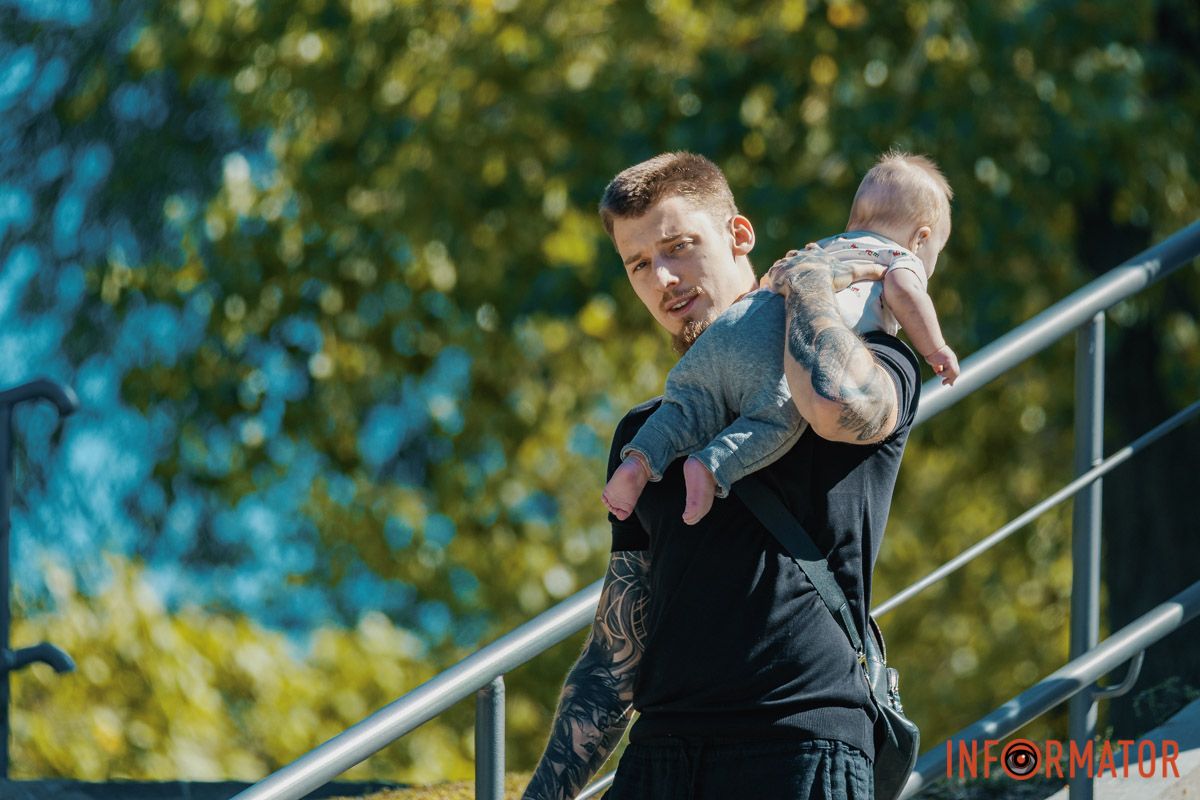 Улыбки, объятия и игры: как жители Днепра проводят День города – истории в фото 28