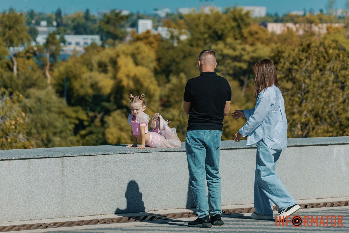 Улыбки, объятия и игры: как жители Днепра проводят День города – истории в фото 55