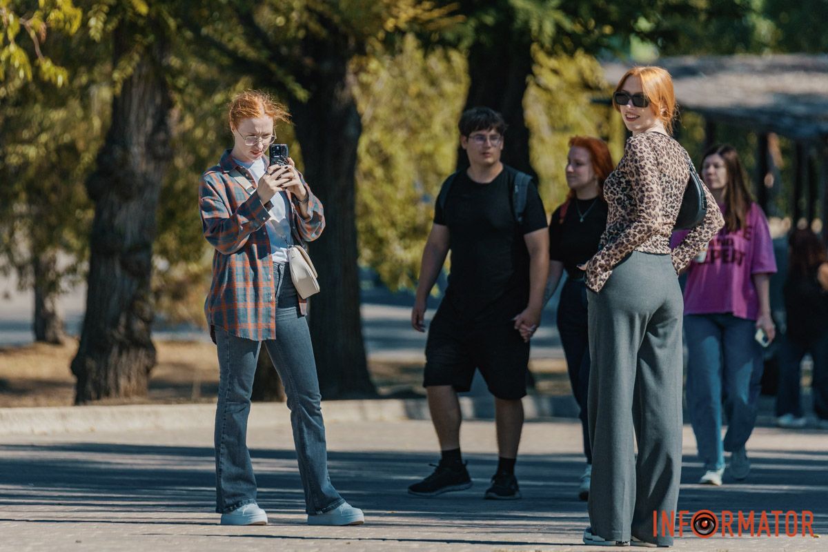 Улыбки, объятия и игры: как жители Днепра проводят День города – истории в фото 54