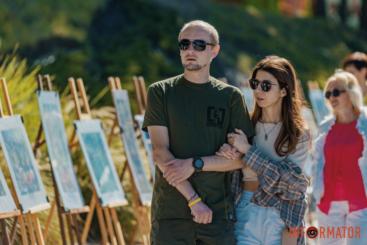 Улыбки, объятия и игры: как жители Днепра проводят День города – истории в фото 16