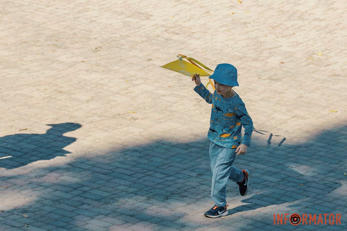 Улыбки, объятия и игры: как жители Днепра проводят День города – истории в фото 58