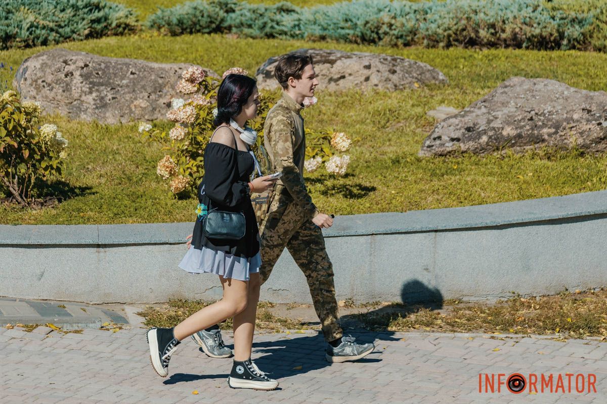 Улыбки, объятия и игры: как жители Днепра проводят День города – истории в фото 14