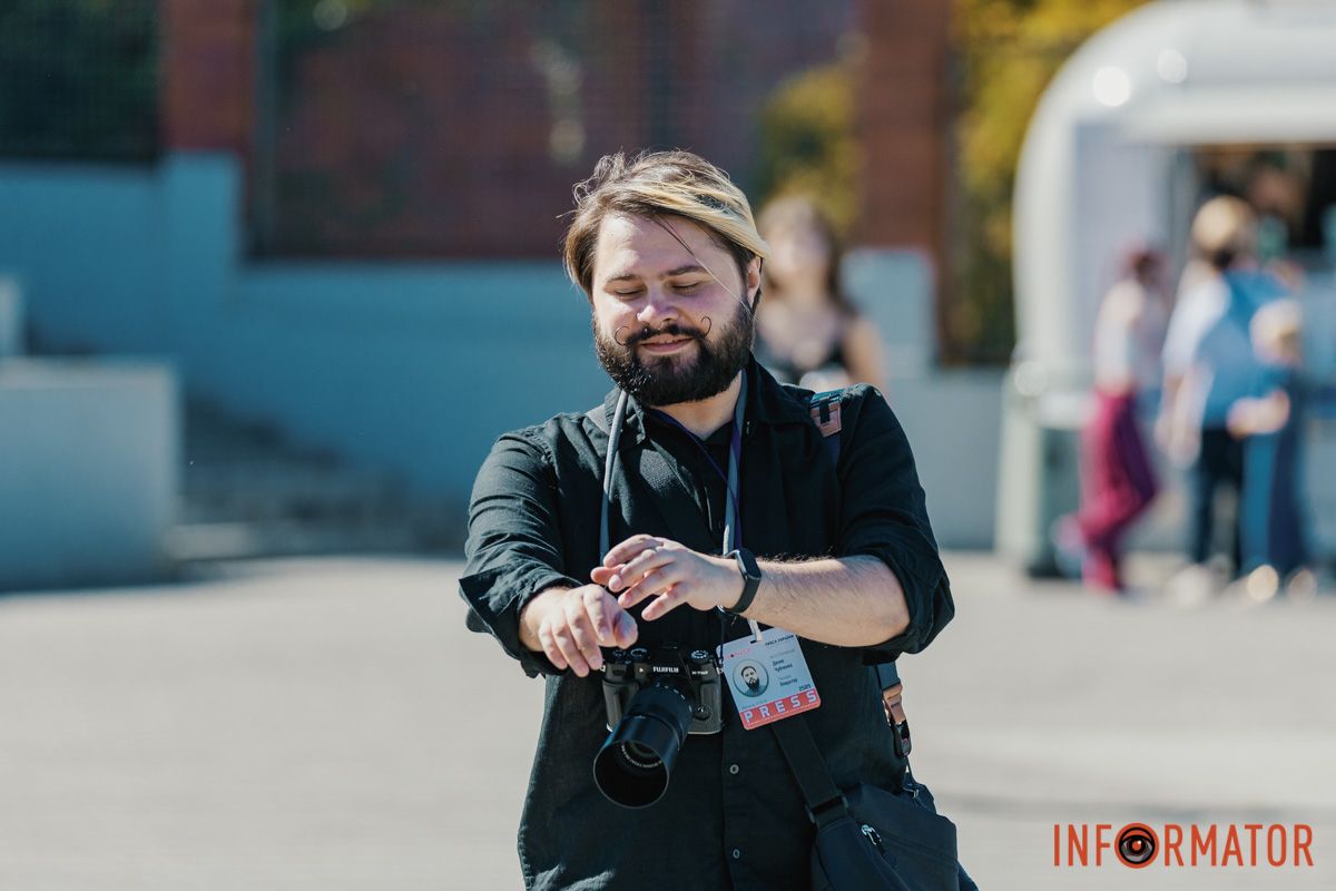 Улыбки, объятия и игры: как жители Днепра проводят День города – истории в фото 56