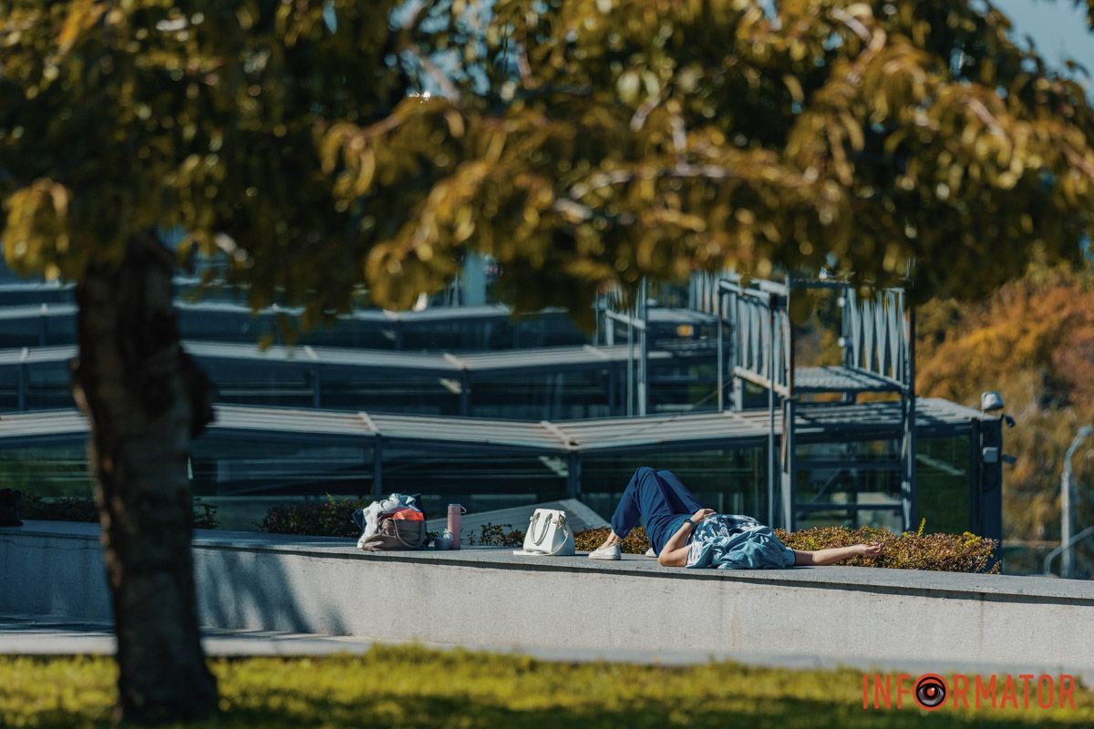 Улыбки, объятия и игры: как жители Днепра проводят День города – истории в фото 17