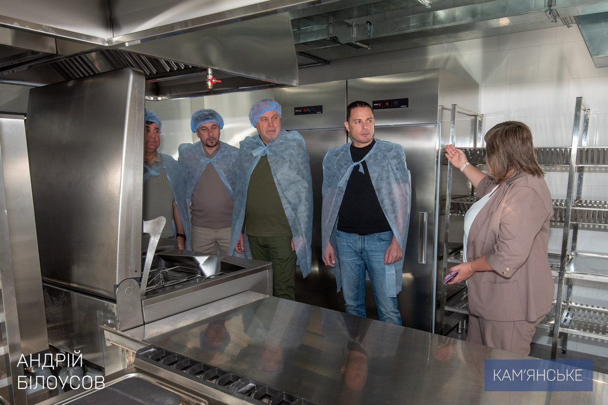 Майже 800 учнів ліцею тепер будуть отримувати гарячі обіди у сучасних та комфортних умовах До Дня міста у Кам’янському відкрили оновлений харчоблок у Ліцеї 3