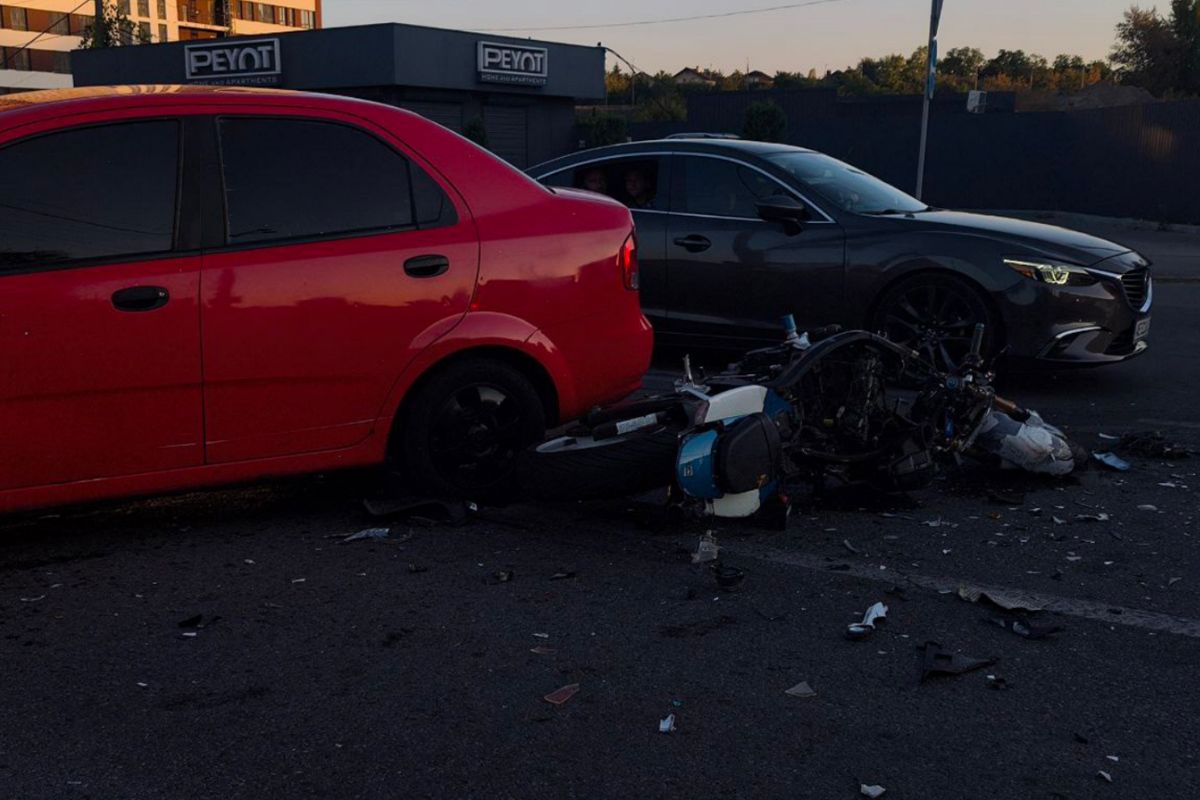 Біля яхт-клубу “Січ” зіткнулися Chevrolet та мотоцикл Suzuki