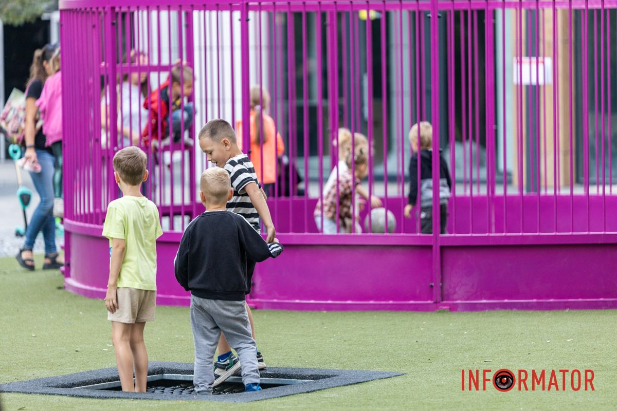 Тут можна грати, стрибати, бігати та проводити час на свіжому повітрі