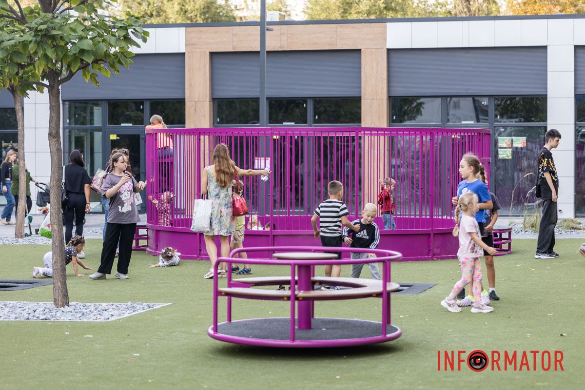 Він знаходиться за АТБ, за адресою проспект Героїв, 37-б