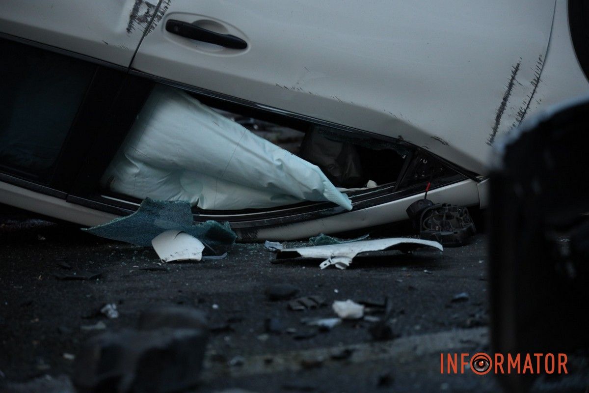 В Днепре на Сергея Нигояна столкнулись Toyota, Volkswagen и Nissan: последний перевернулся на крышу 8