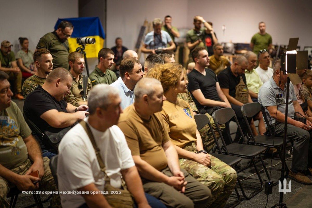 Конкретнее его запустило отделение коммуникаций под руководством старшего лейтенанта Оксаны Черной.