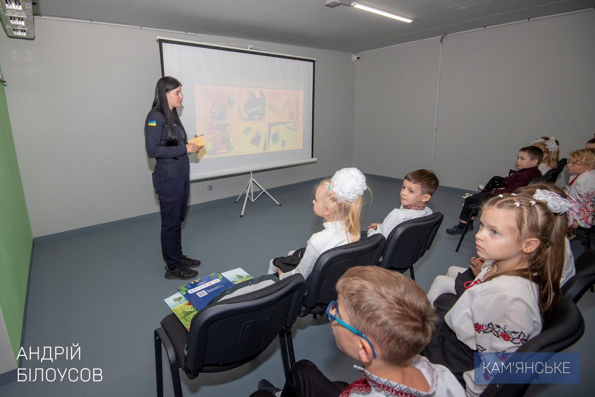 До Дня міста у Кам’янському відкрили нове укриття За кошти держбюджету: у Кам’янському відкрили нове укриття у гімназії 1