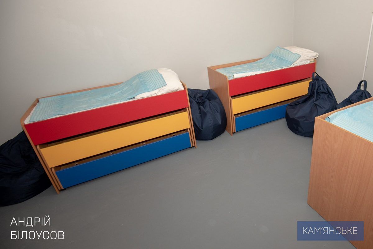 Це справжня підземна школа площею понад 1000 квадратних метрів За кошти держбюджету: у Кам’янському відкрили нове укриття у гімназії 5