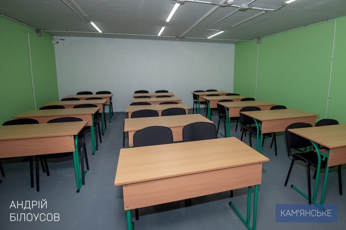 Коштом міського бюджету забезпечили укриття меблями За кошти держбюджету: у Кам’янському відкрили нове укриття у гімназії 4
