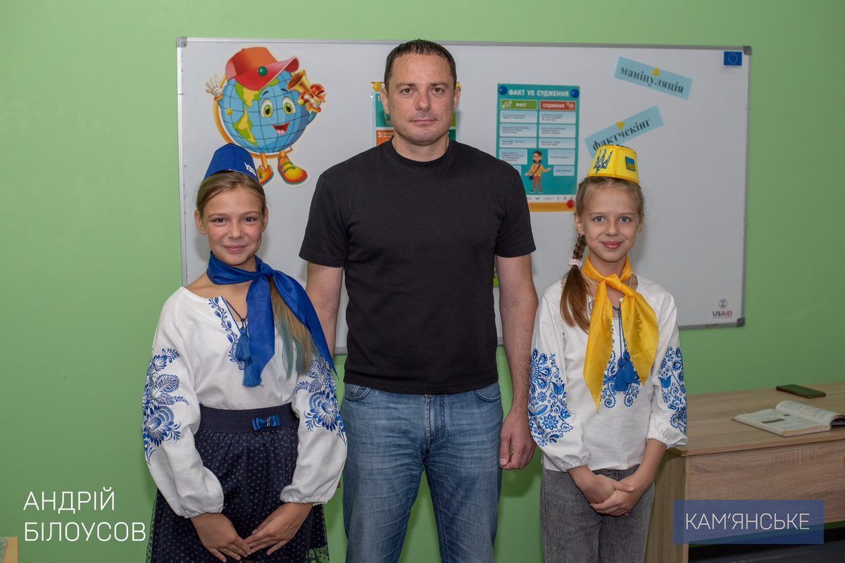 Тут є навчальні кабінети, медичний пункт, кімната для харчування та відпочинку За кошти держбюджету: у Кам’янському відкрили нове укриття у гімназії 7