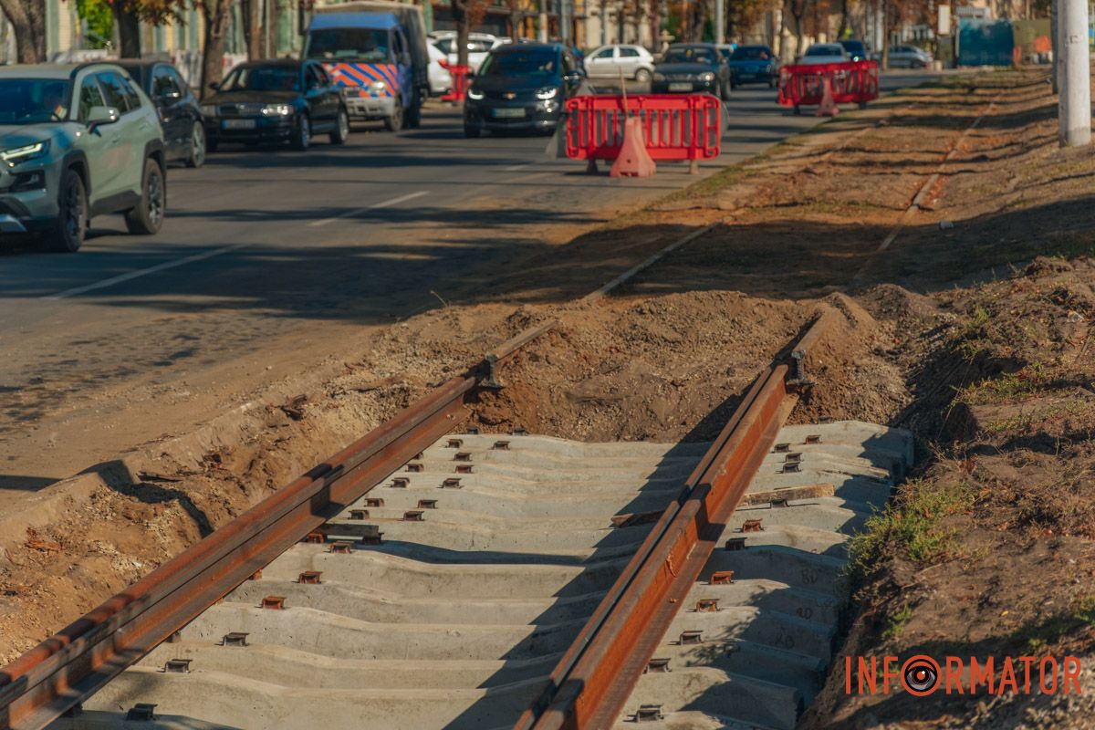 После этого будут ремонтировать колеи на пересечении проспекта Дмитрия Яворницкого и улицы Привокзальной