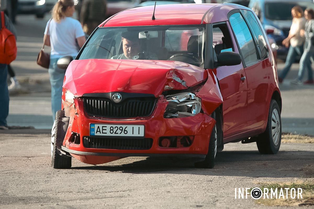 Там зіткнулись Dacia, вантажівка та Skoda Там зіткнулись Dacia, вантажівка та Skoda