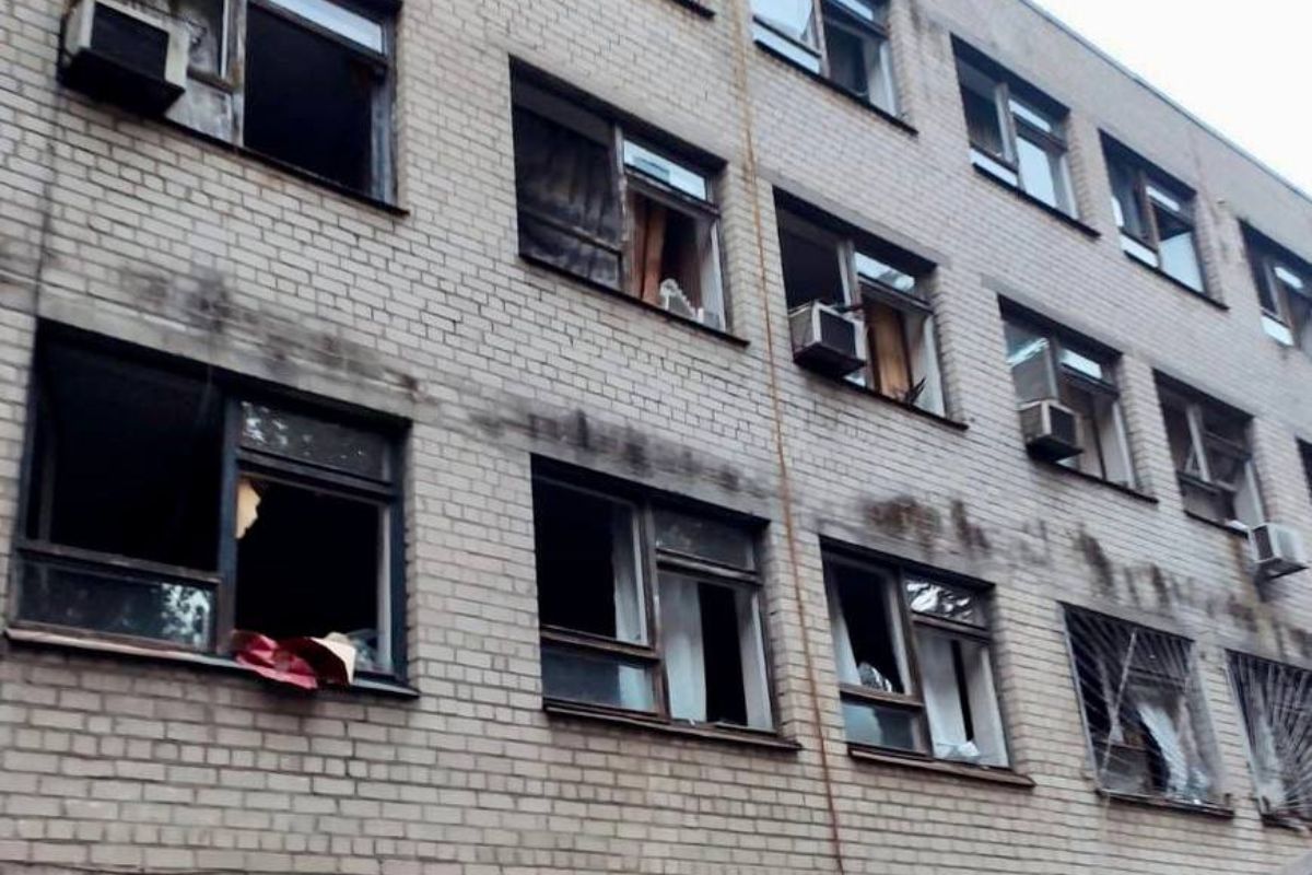 Также в городе разрушений получили 8 школ и детсадов, корпуса и общежития двух профтехучилищ. Также в городе разрушений получили 8 школ и детсадов, корпуса и общежития двух профтехучилищ.