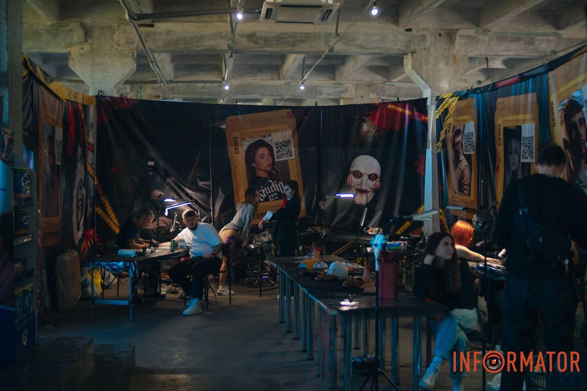 Реквизиты были в разрушенной многоэтажке: в Днепре мастер из Николаева принимает участие в фестивале Tattoo Convention 50