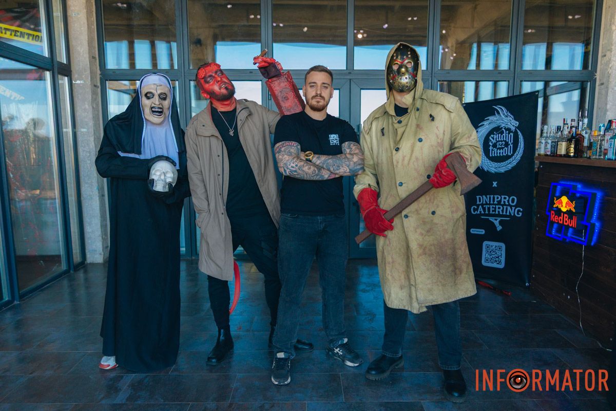 Реквизиты были в разрушенной многоэтажке: в Днепре мастер из Николаева принимает участие в фестивале Tattoo Convention 52