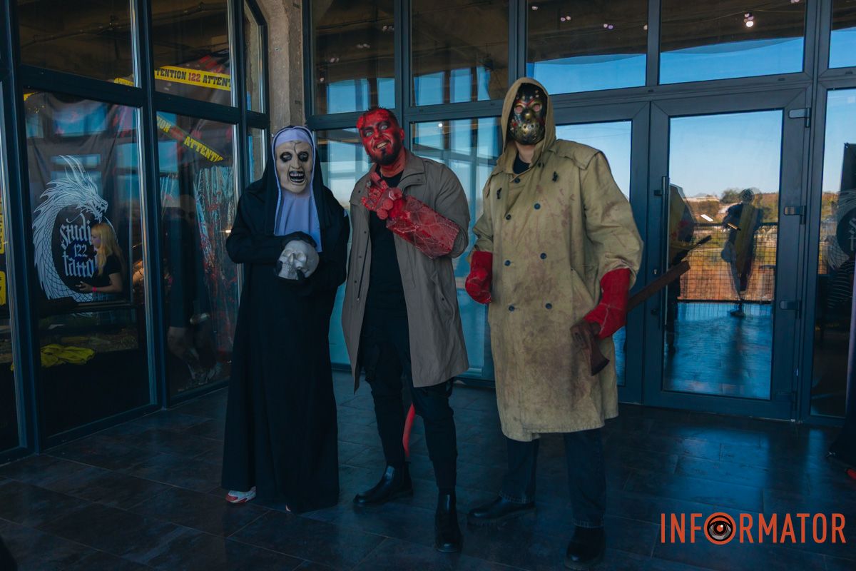 Реквизиты были в разрушенной многоэтажке: в Днепре мастер из Николаева принимает участие в фестивале Tattoo Convention 45