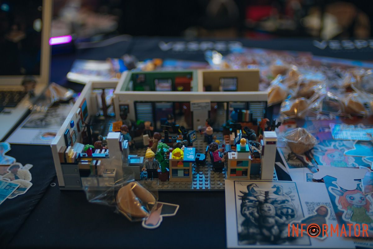 Реквизиты были в разрушенной многоэтажке: в Днепре мастер из Николаева принимает участие в фестивале Tattoo Convention 44