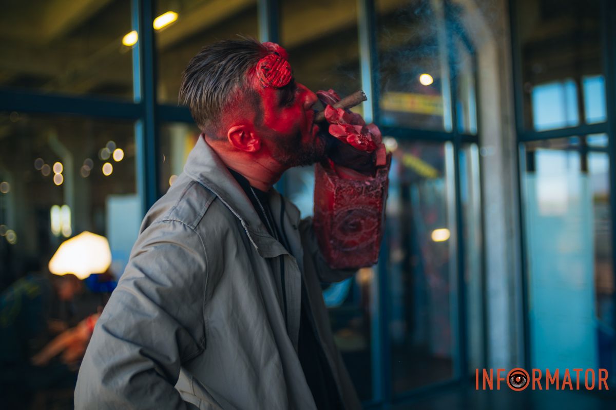 Реквизиты были в разрушенной многоэтажке: в Днепре мастер из Николаева принимает участие в фестивале Tattoo Convention 34