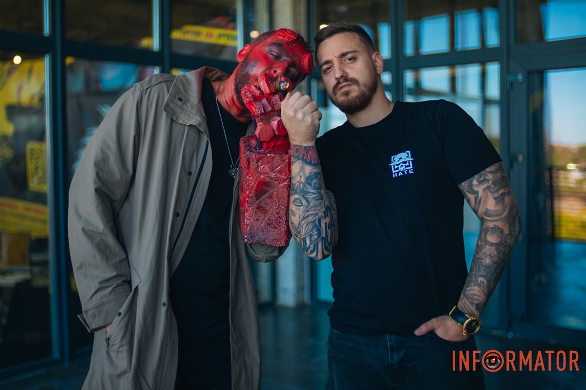 Реквизиты были в разрушенной многоэтажке: в Днепре мастер из Николаева принимает участие в фестивале Tattoo Convention 27