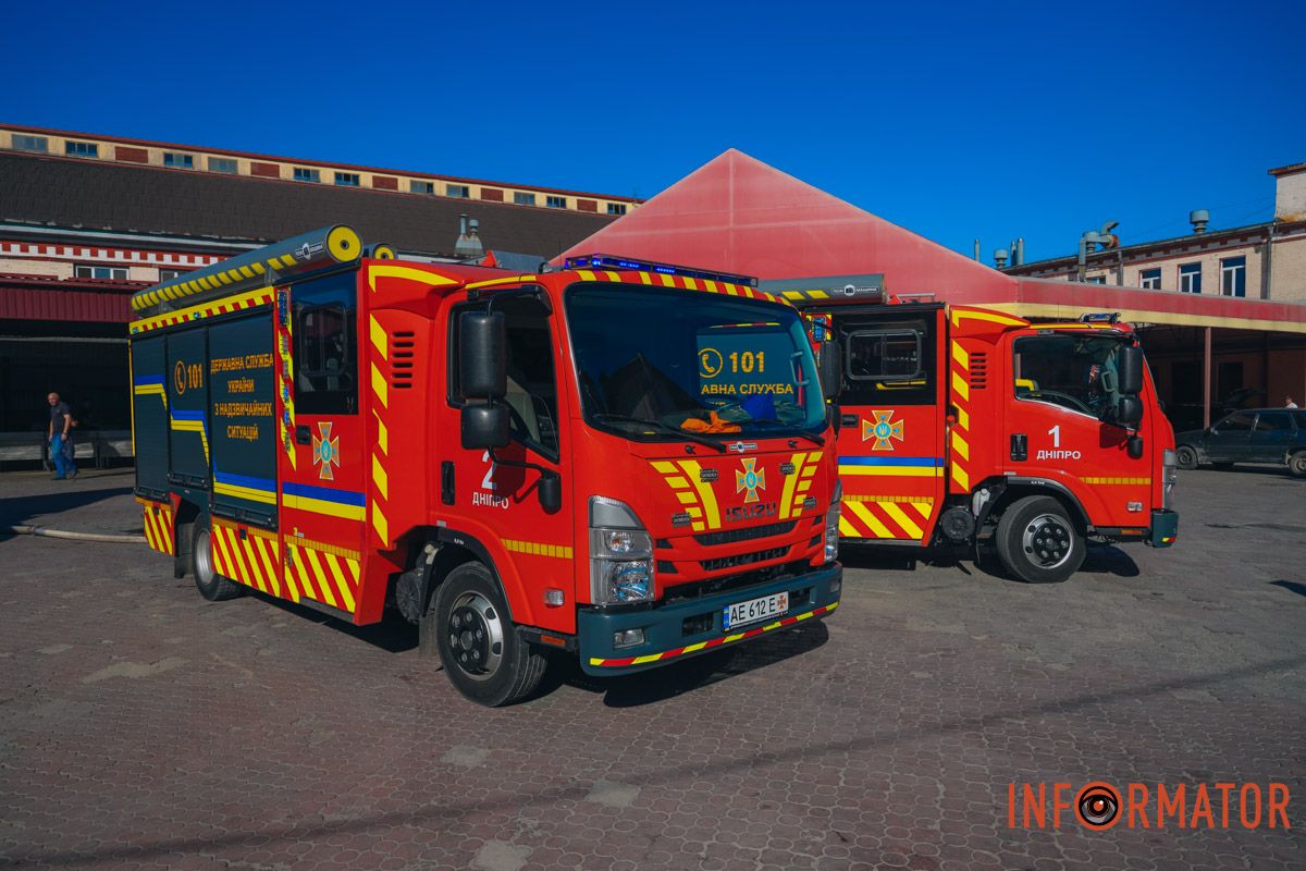 У Дніпрі згоріли торгові точки на "Озерці" 15