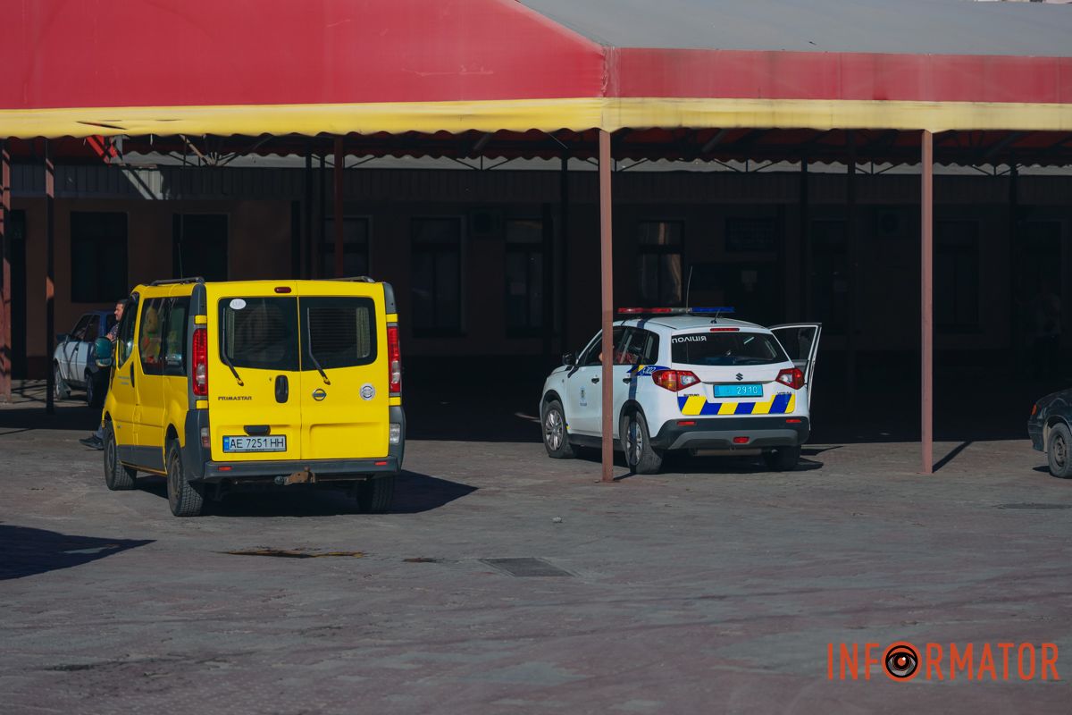 У Дніпрі згоріли торгові точки на "Озерці" 16