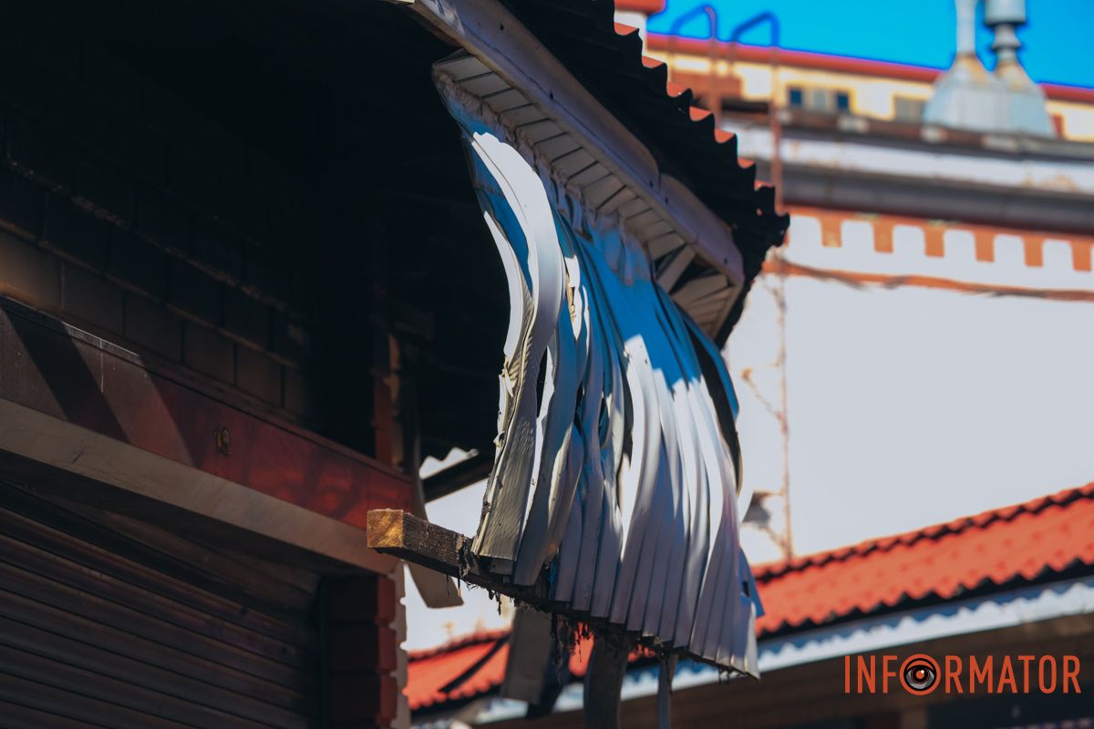 У Дніпрі згоріли торгові точки на "Озерці" 6