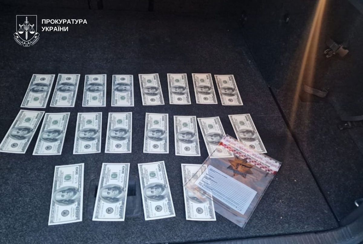 За 2 тысячи она обещала повлиять на решение о получении водительского За 2 тысячи она обещала повлиять на решение о получении водительского