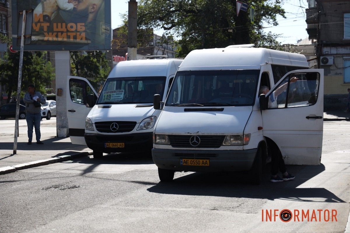 У Дніпрі на Старомостовій площі, біля McDonald's, маршрутка №48 наїхала на людину 1