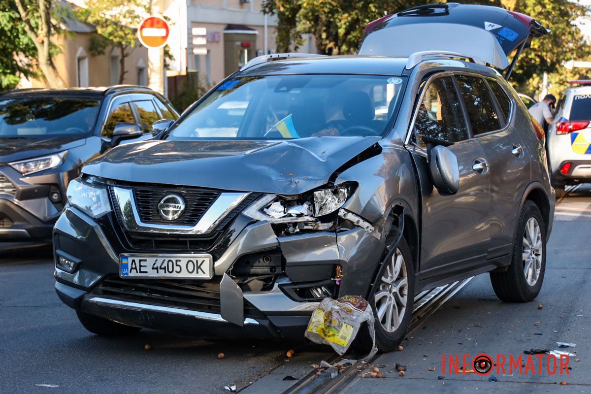 На Яна Ходоровского дорогу переходила женщина В Днепре на Михаила Грушевского вблизи пешеходного перехода Nissan сбил женщину: пострадала в больнице 8