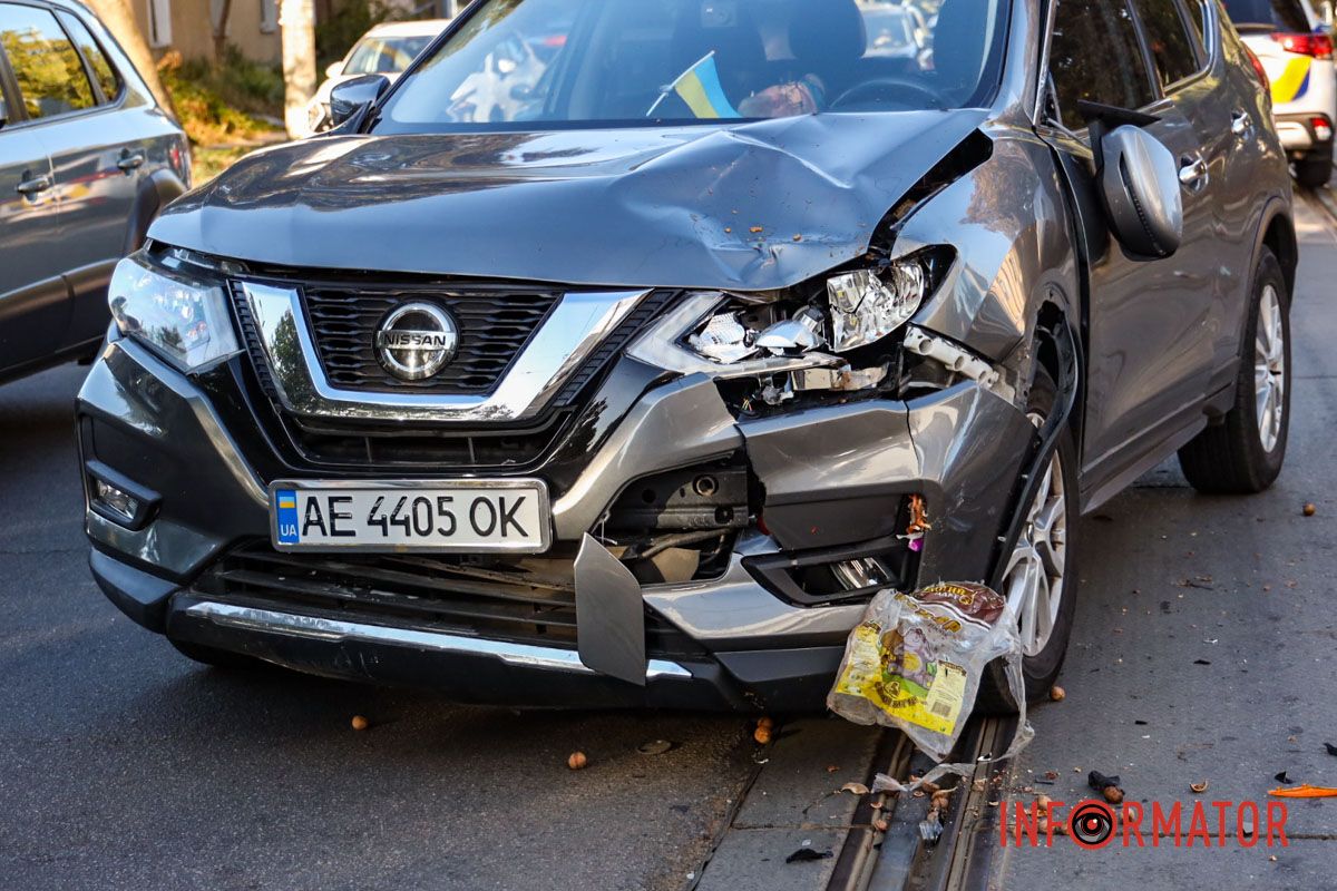 Nissan сбил женщину В Днепре на Михаила Грушевского вблизи пешеходного перехода Nissan сбил женщину: пострадала в больнице 2