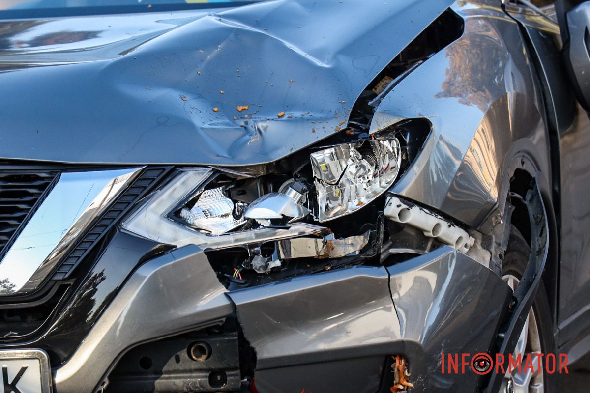 Пострадавшую госпитализировали В Днепре на Михаила Грушевского вблизи пешеходного перехода Nissan сбил женщину: пострадала в больнице 3