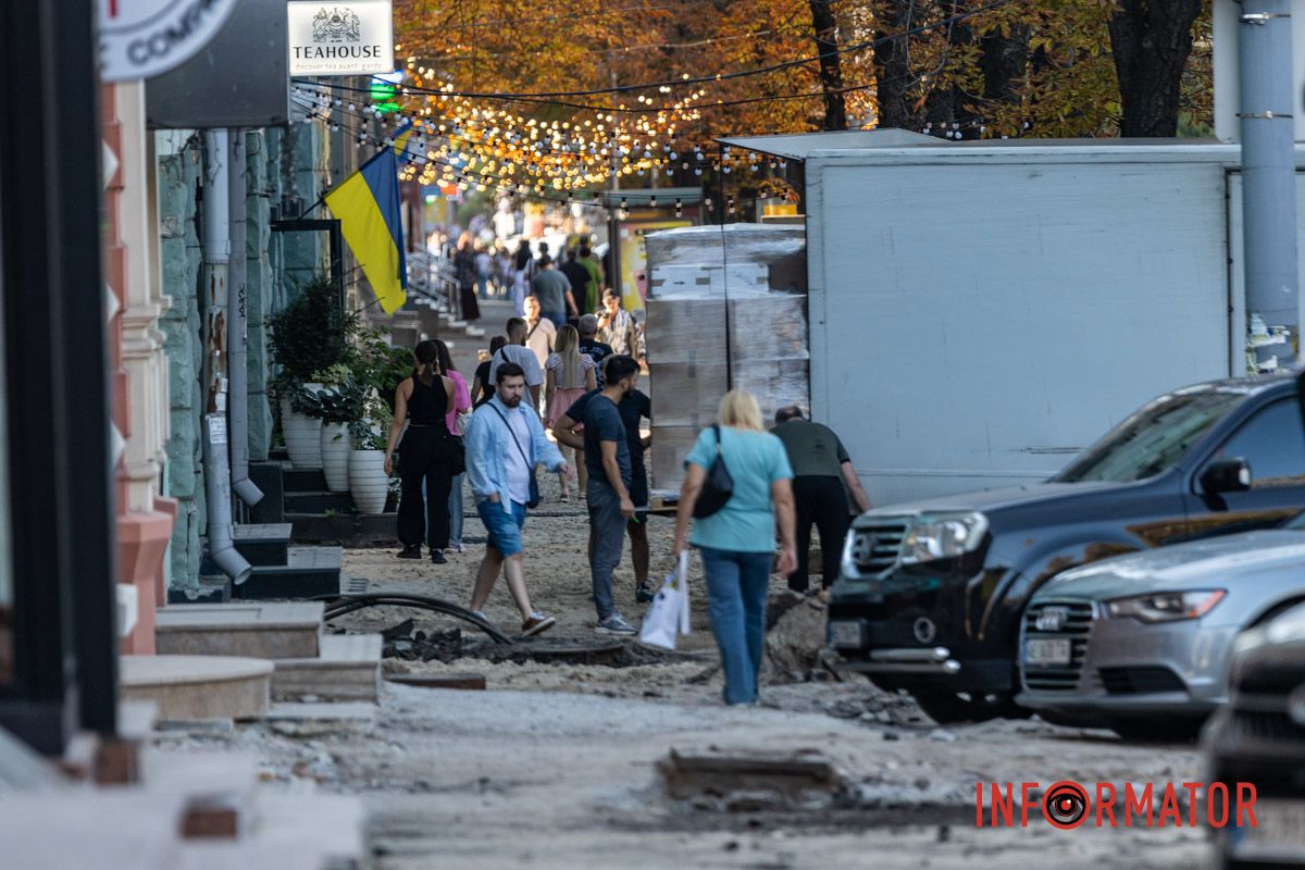 Розритий центр і піщані стежки: у Дніпрі на проспекті Яворницького почали нову ділянку створення маршруту безбар'єрності 16