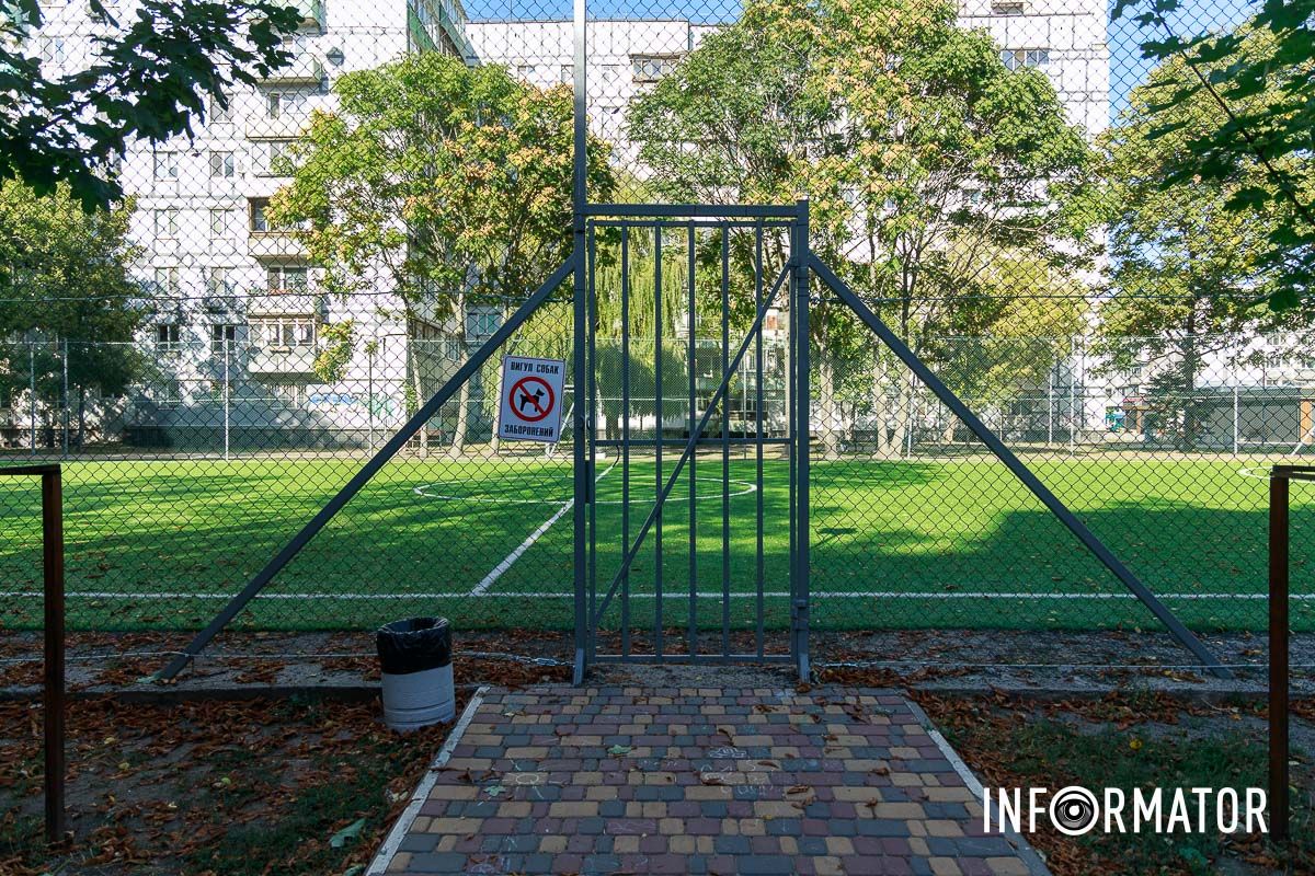 Сквер на Академика Янгеля В Днепре в сквере Янгеля за 3 миллиона обновили футбольное поле: как оно выглядит после ремонта 8