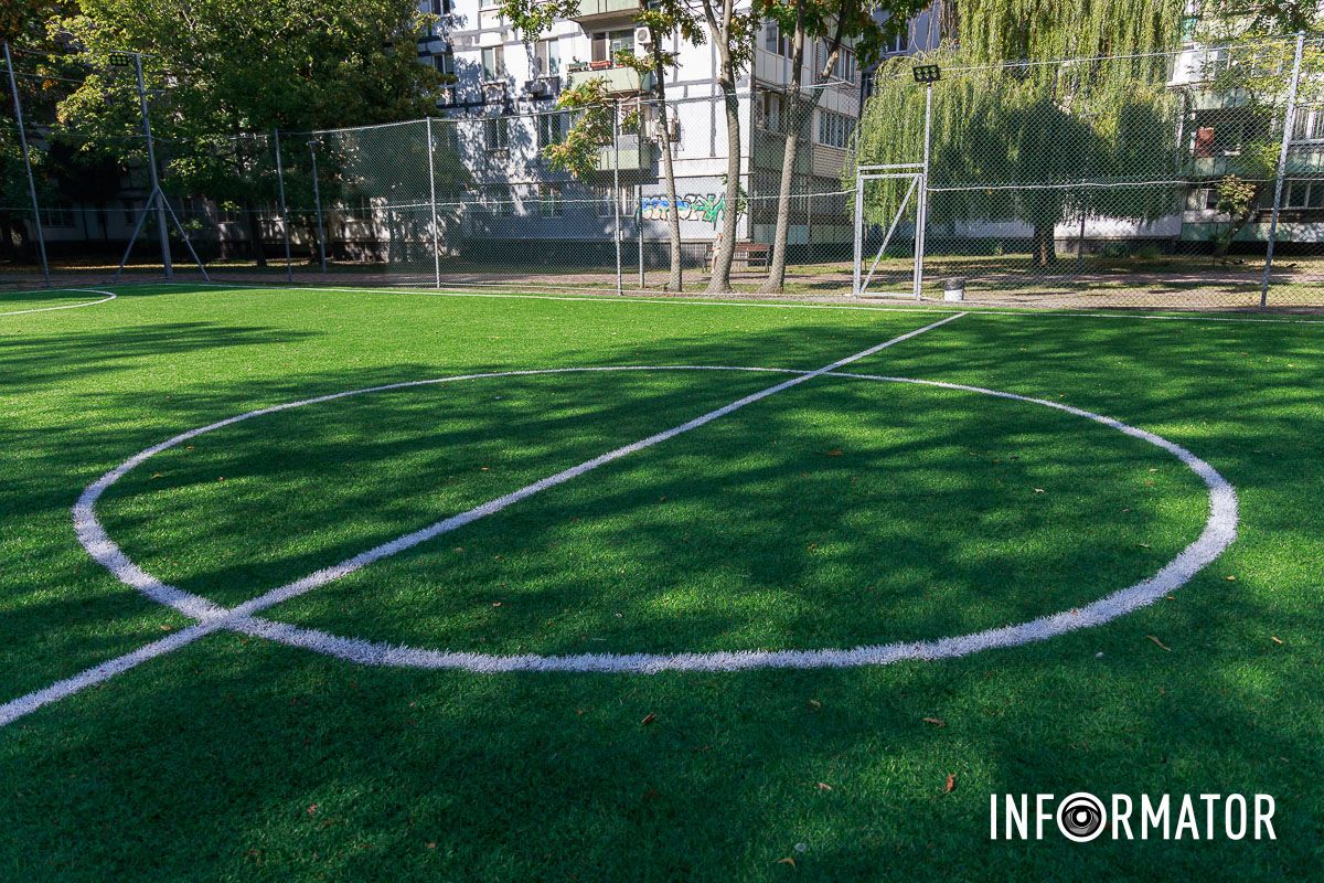 Новая разметка В Днепре в сквере Янгеля за 3 миллиона обновили футбольное поле: как оно выглядит после ремонта 11