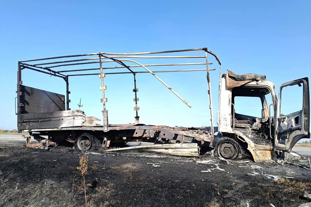 На трасі у Дніпропетровській області палав Mercedes 2