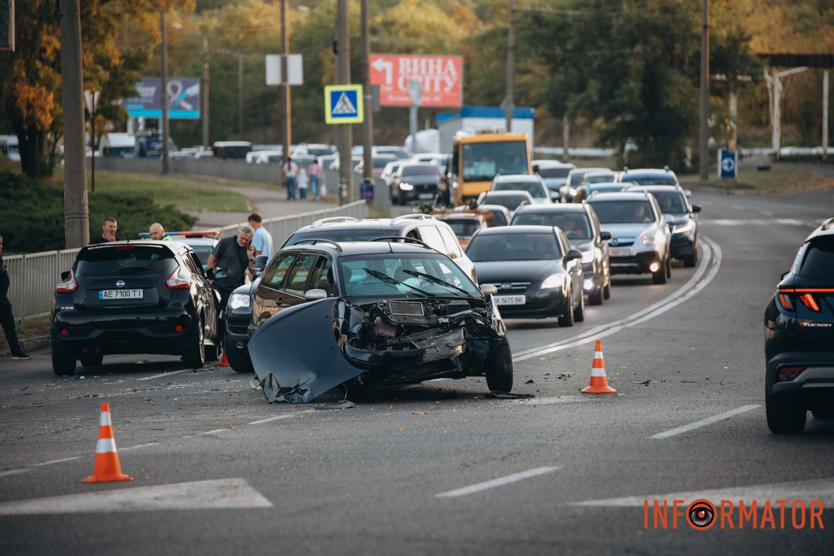 Від удару машини дещо розвернуло