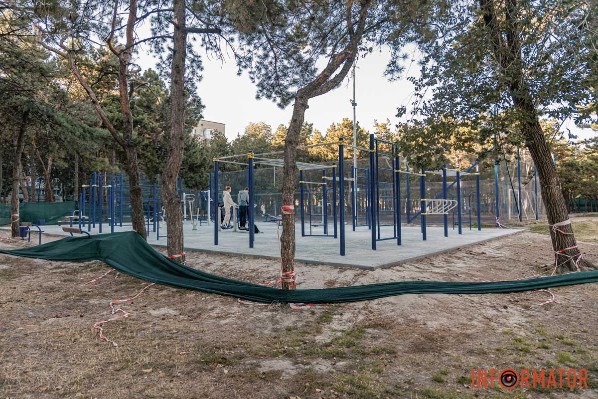 Тогда участок огородили лентами. Отремонтировали ли спортивную площадку в Днепре в парке Писаржевского 2