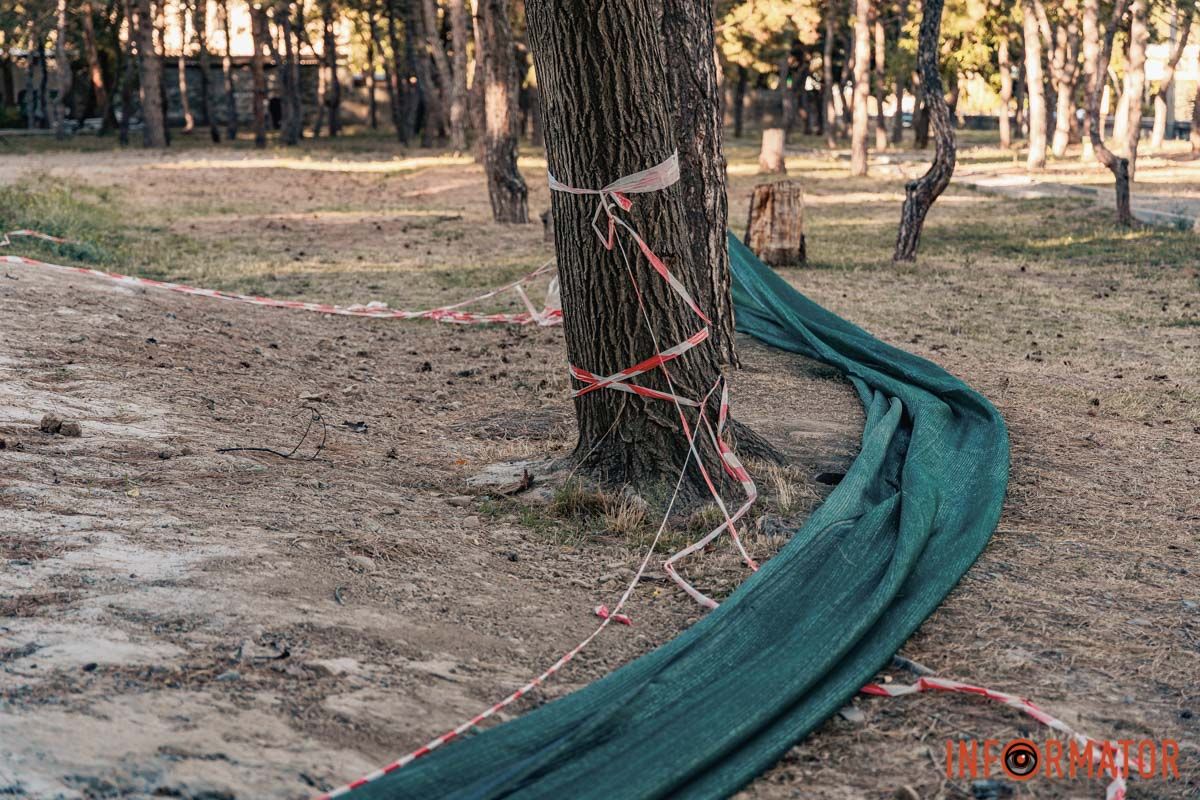Лента и ограждение Отремонтировали ли спортивную площадку в Днепре в парке Писаржевского 10
