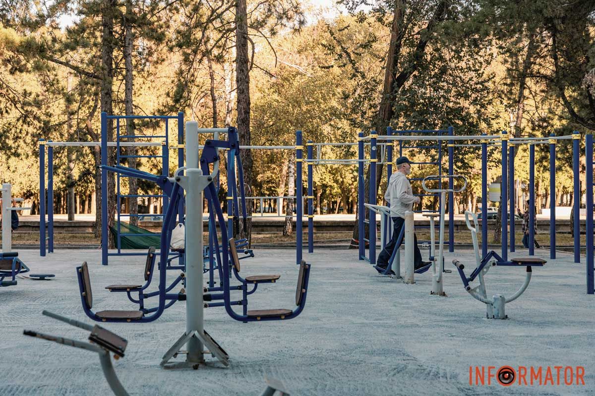Об этом пишет Информатор Отремонтировали ли спортивную площадку в Днепре в парке Писаржевского 4