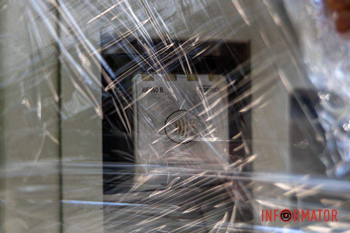 Еще рано платить Парковочный беспредел: в Днепре на Ивана Акинфиева появились паркомат и антипарковые столбики 20