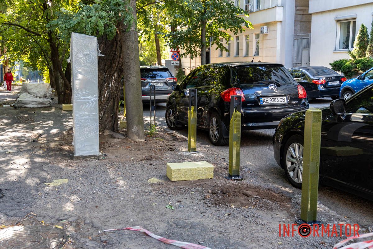 Символ Днепра Парковочный беспредел: в Днепре на Ивана Акинфиева появились паркомат и антипарковые столбики 14