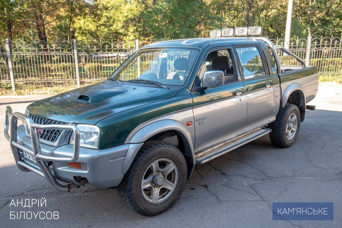 Автомобіль Mitsubishi для військового У Кам’янському передали пікап військовому з 25-ї окремої повітрянодесантної Січеславської бригади 2
