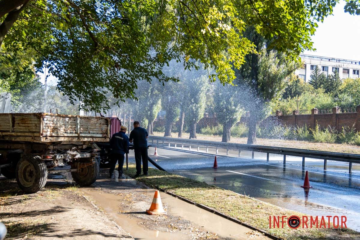 «Бесплатная автомойка» или как в Днепре на Криворожской из-под земли бил гейзер 3